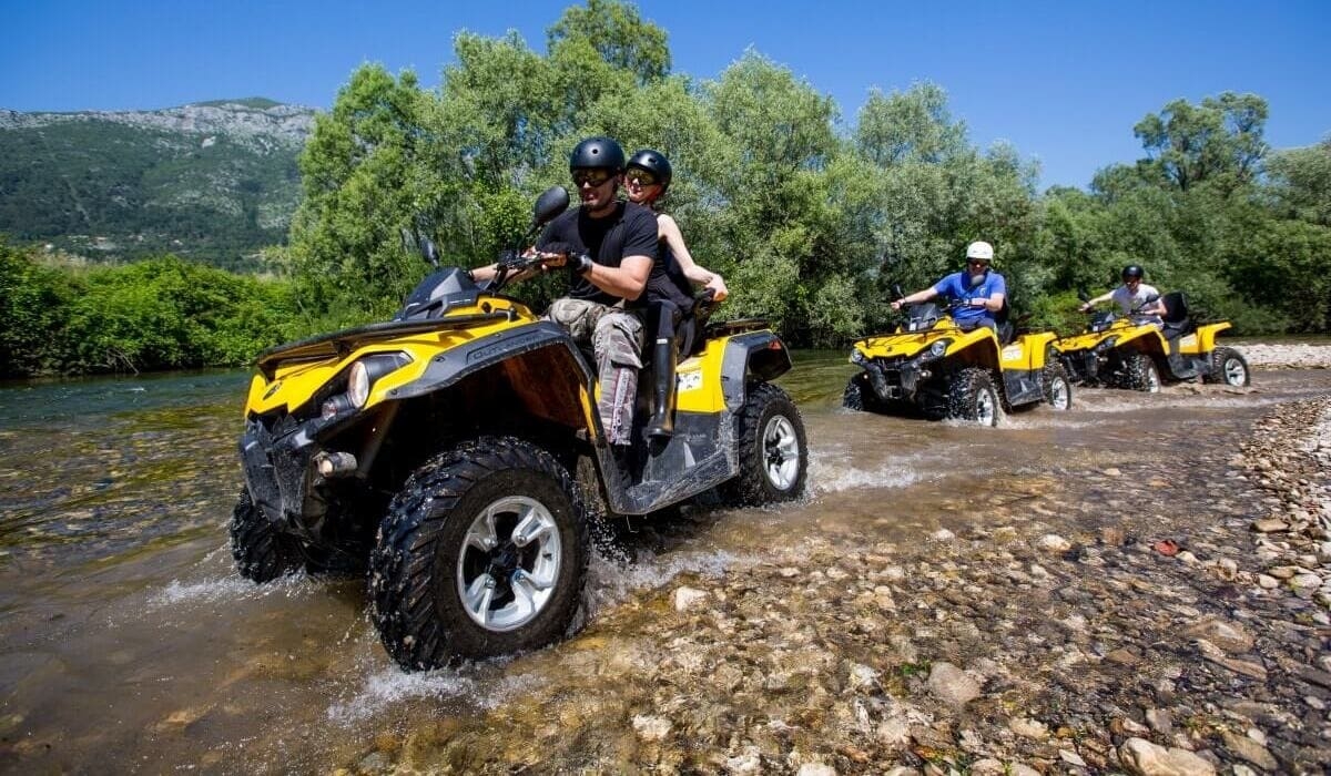 Поездка на квадроциклах: активный отдых и адреналин